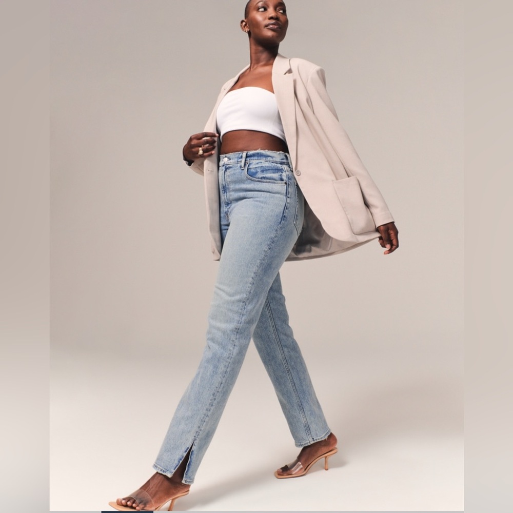 Abercrombie & Fitch The 90s Straight Ultra High Rise Vent Hem